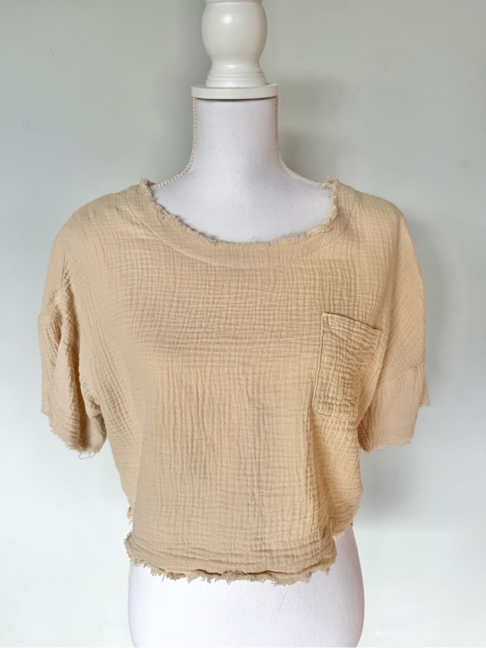 Cream Cropped Gauze Pocket Top | EUC | Raw Hems | M | 95% cotton | neutral